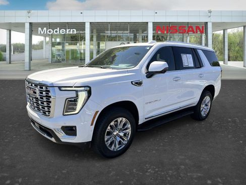 Used 2025 GMC Yukon Denali RWD image 8