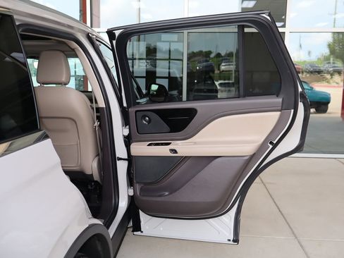 Used 2021 Lincoln Aviator Reserve w/ Equipment Group 201A RWD image 43