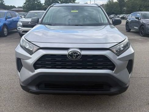 Used 2019 Toyota RAV4 LE FWD image 8