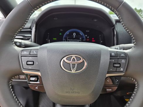 Used 2025 Toyota Camry SE FWD image 22