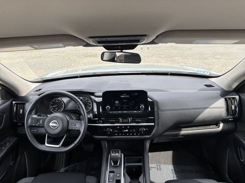 Used 2025 Nissan Pathfinder SV FWD image 32