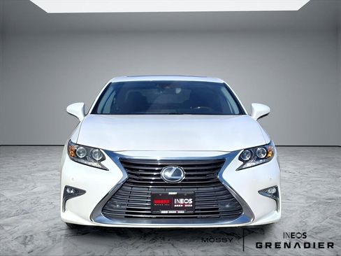 Used 2017 Lexus ES 350 image 2