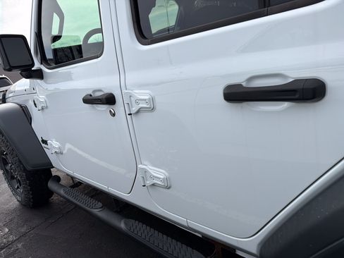 Used 2023 Jeep Wrangler Unlimited Willys AWD/4WD image 8