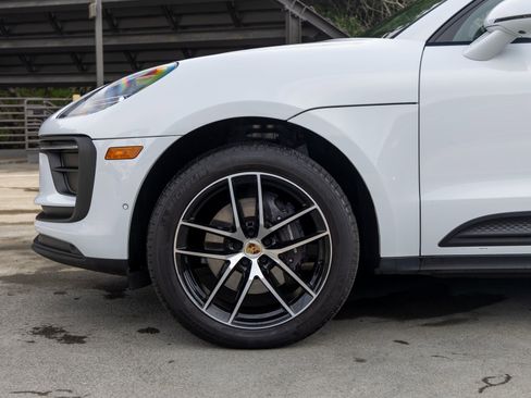 Certified 2023 Porsche Macan image 13