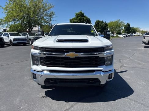 Used 2025 Chevrolet Silverado 2500 LT w/ Convenience Package AWD/4WD image 2