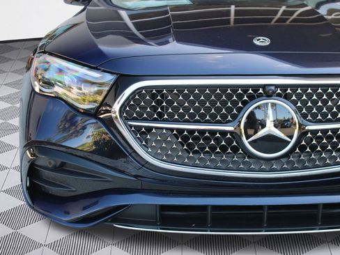 Used 2026 Mercedes-Benz E 350 4MATIC Sedan image 11
