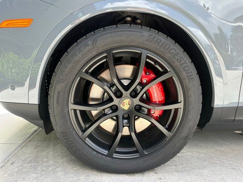 Used 2025 Porsche Cayenne S image 42