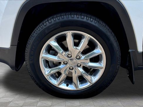 Used 2014 Jeep Cherokee Limited w/ Luxury Group AWD/4WD image 34
