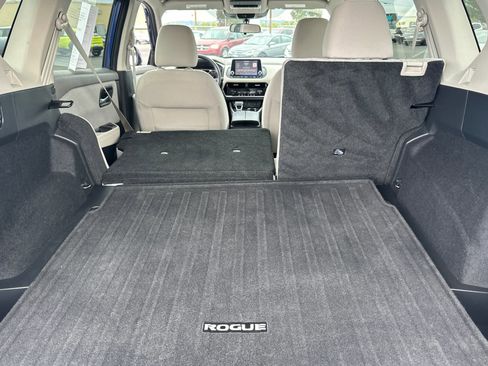 Used 2021 Nissan Rogue SV image 16
