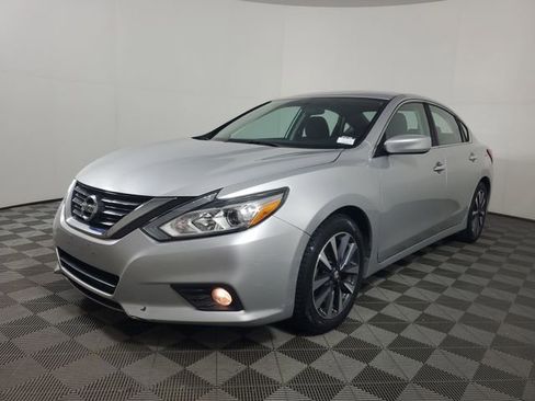 Used 2017 Nissan Altima 2.5 SV image 3