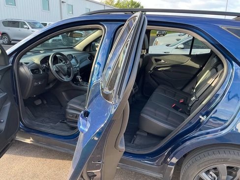 Used 2022 Chevrolet Equinox RS w/ Infotainment Package FWD image 5