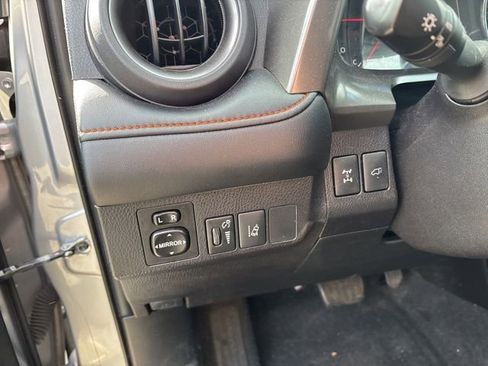 Used 2017 Toyota RAV4 SE image 39