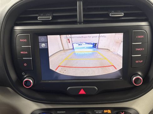 Used 2022 Kia Soul LX FWD image 15
