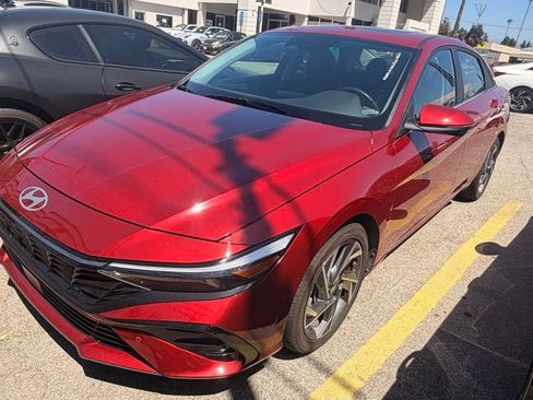 Used 2024 Hyundai Elantra Limited FWD image 2