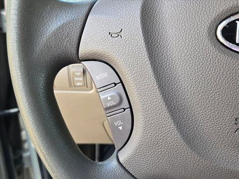 Used 2012 Kia Sedona LX image 11