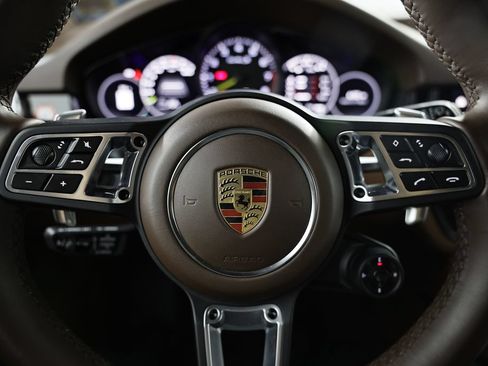 Certified 2023 Porsche Cayenne Turbo S AWD/4WD image 34