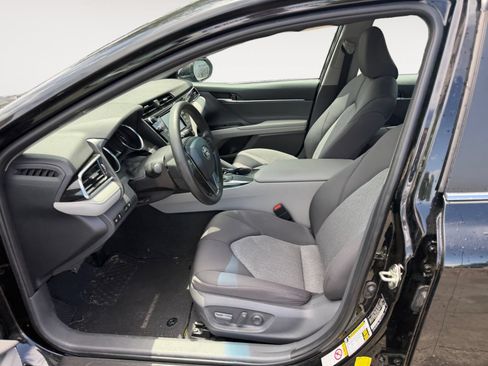 Used 2018 Toyota Camry LE w/ Convenience Package FWD image 9