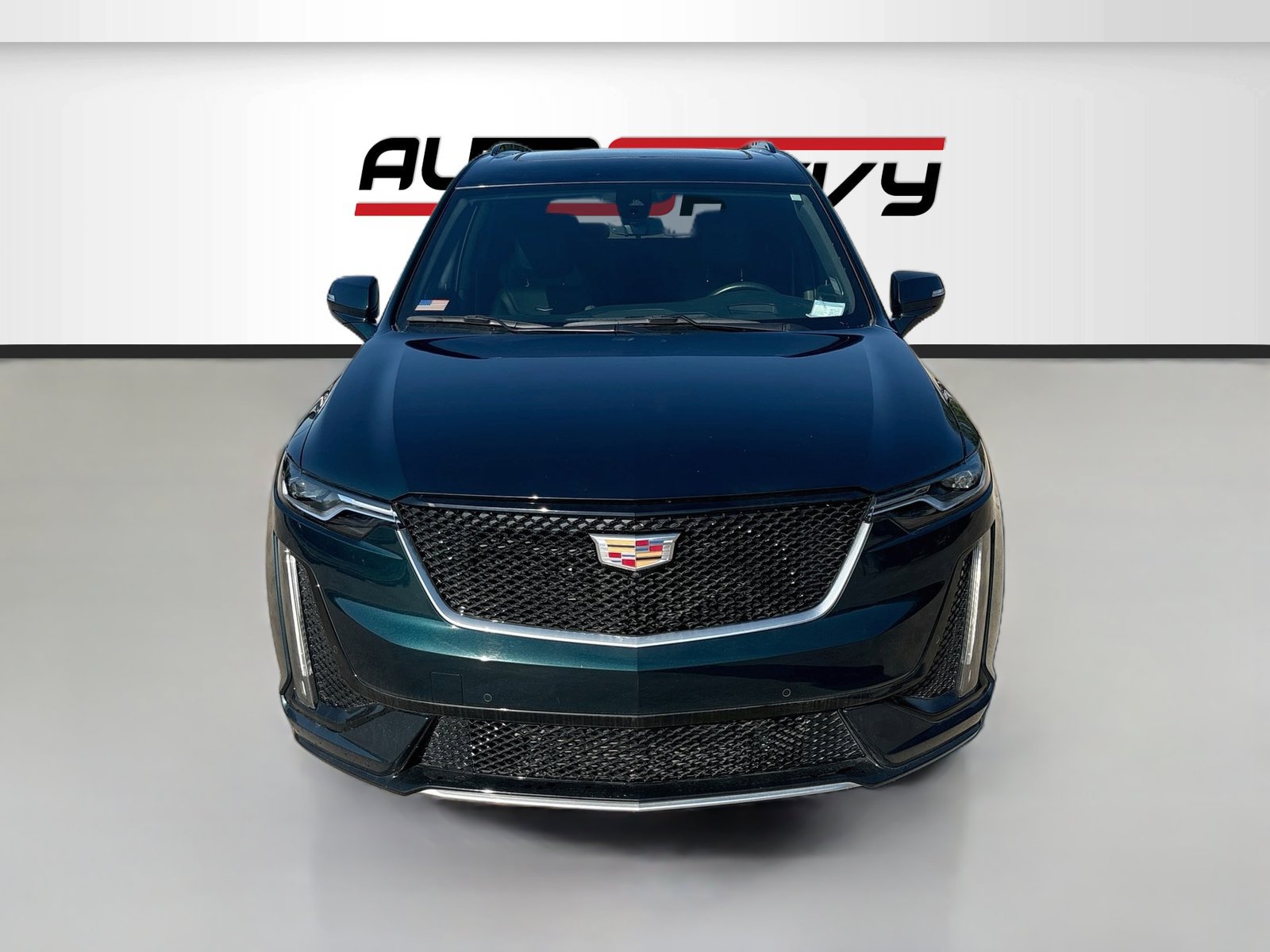 Used 2025 Cadillac XT6 Sport w/ Technology Package AWD/4WD image 2