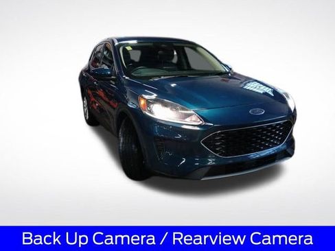 Used 2020 Ford Escape SE image 3
