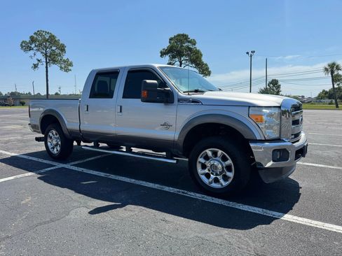 Used 2011 Ford F250 Lariat w/ Lariat Interior Pkg image 3