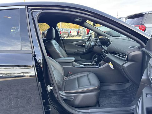 Used 2025 Buick Envista Avenir image 32