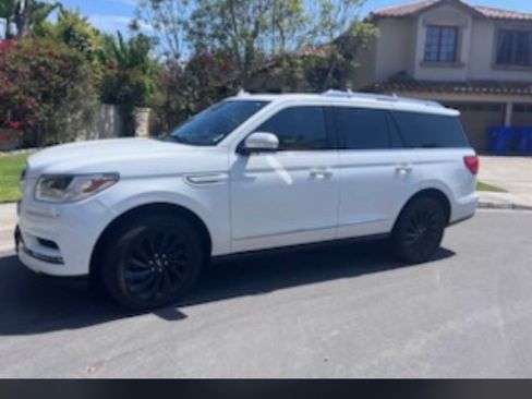 Used 2020 Lincoln Navigator Reserve w/ Equipment Group 208A Reserve AWD/4WD image 2