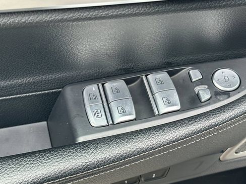 Used 2022 BMW 740i w/ M Sport Package RWD image 11