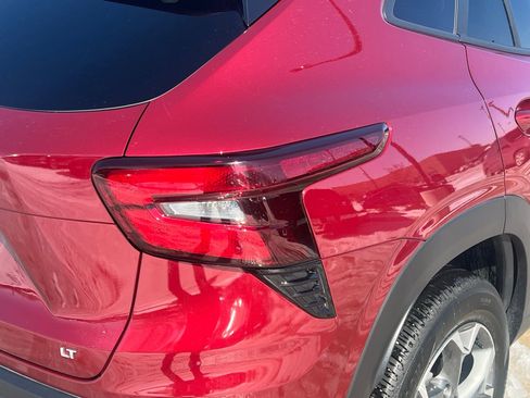 Used 2025 Chevrolet Trax LT w/ Driver Confidence Package image 13