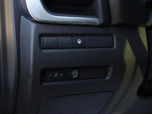 Used 2023 Nissan Rogue SV image 18