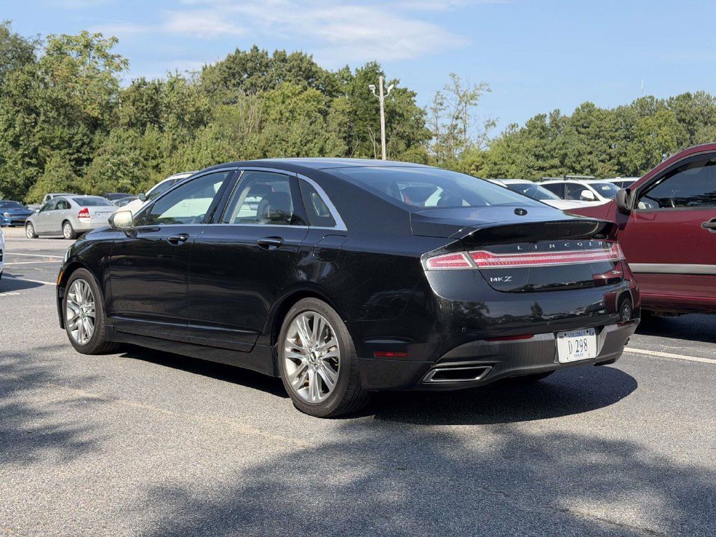 Used 2013 Lincoln MKZ FWD image 3
