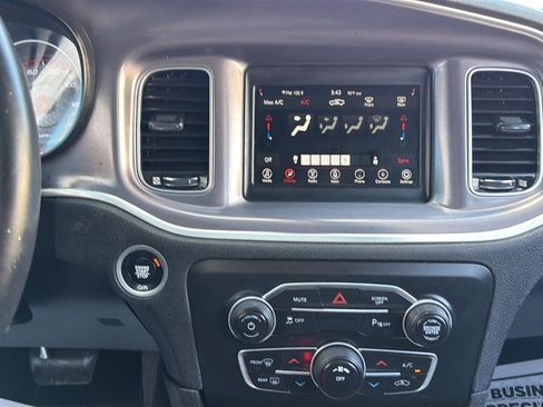 Used 2019 Dodge Charger SXT RWD image 21