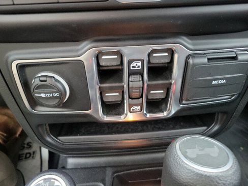 Used 2023 Jeep Wrangler Unlimited Sport image 13