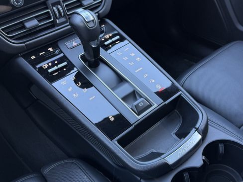 Used 2025 Porsche Macan image 22