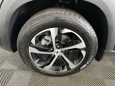 Used 2025 Chevrolet Trax RS w/ Driver Confidence Package FWD image 33