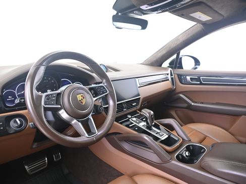 Certified 2023 Porsche Cayenne GTS AWD/4WD image 28