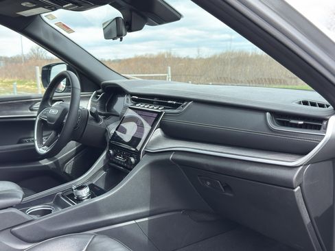 Used 2024 Jeep Grand Cherokee Limited w/ Luxury Tech Group II AWD/4WD image 29