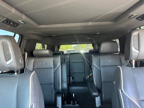 Used 2022 Cadillac Escalade ESV Premium Luxury w/ Performance Package AWD/4WD image 28