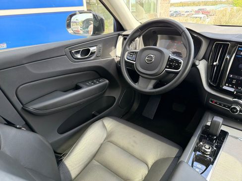 Used 2025 Volvo XC60 B5 Plus AWD/4WD image 12