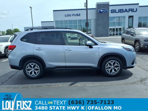 Used 2022 Subaru Forester Premium AWD/4WD image 31