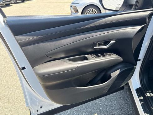 Used 2025 Hyundai Tucson SE image 17