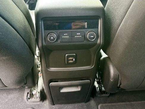 Used 2018 GMC Acadia SLE FWD image 26