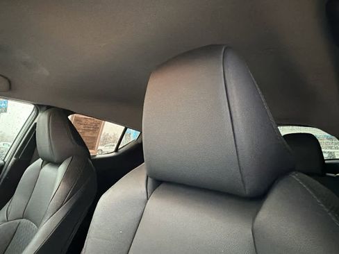 Used 2022 Toyota C-HR Limited image 11