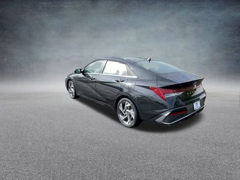 New 2025 Hyundai Elantra Limited image 17