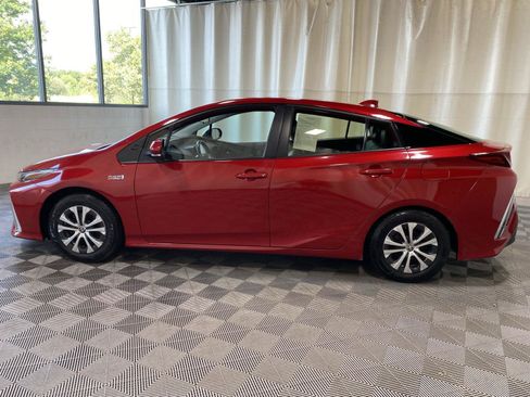 Used 2021 Toyota Prius Prime XLE w/ Carpet Mat Package (TMS) FWD image 8