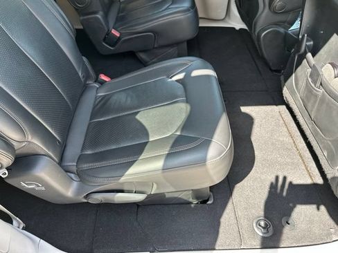 Used 2020 Chrysler Pacifica Touring-L Plus FWD image 19