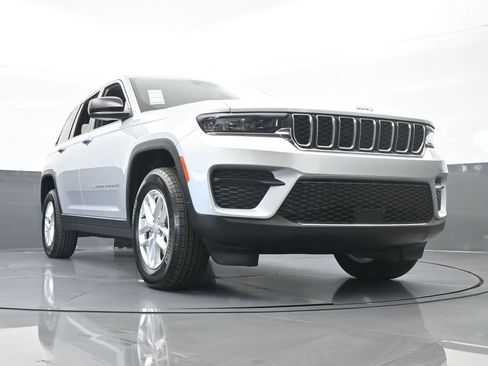 Used 2024 Jeep Grand Cherokee Laredo X image 64
