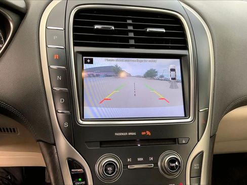 Used 2018 Lincoln MKX Reserve w/ Driver Assistance Package FWD image 28