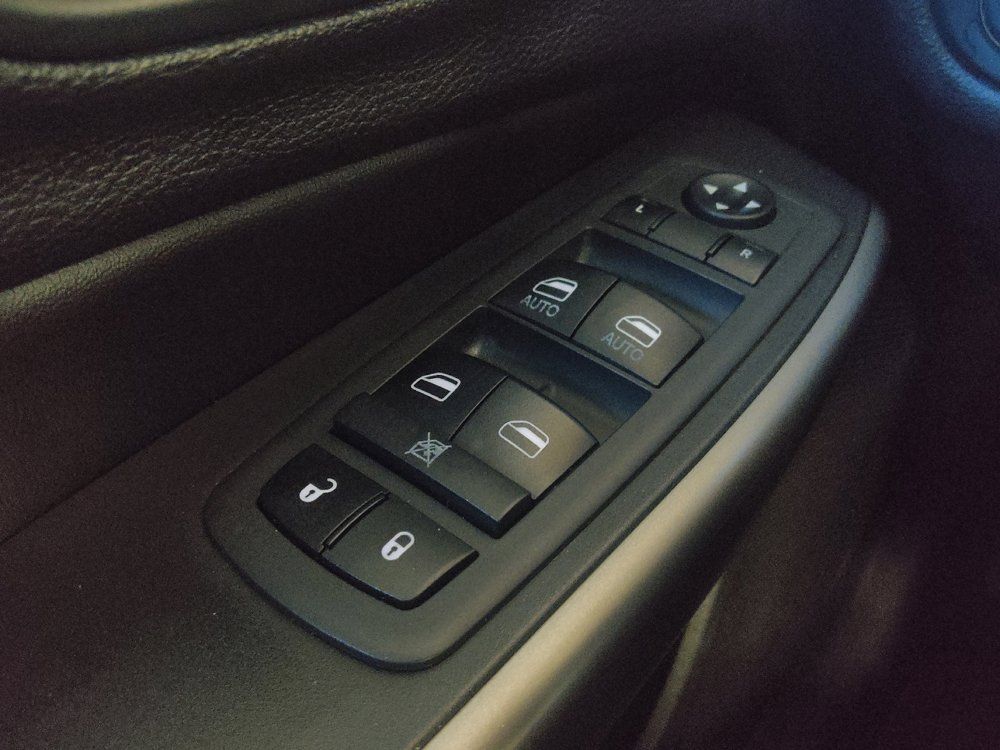Used 2019 Jeep Cherokee Latitude Plus FWD image 27