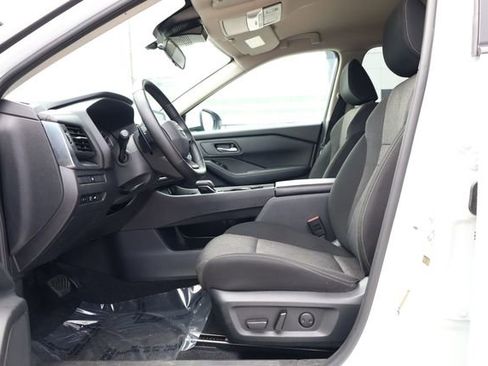 Used 2025 Nissan Rogue SV image 12