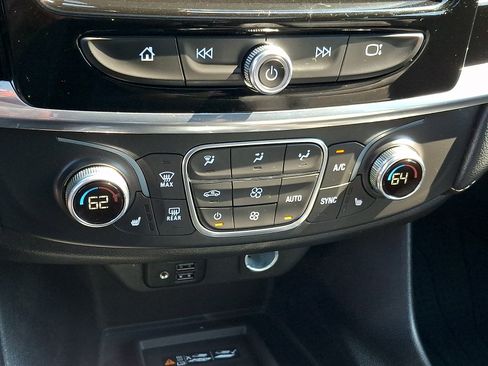 Certified 2023 Chevrolet Traverse LT w/ LT Premium Package AWD/4WD image 17